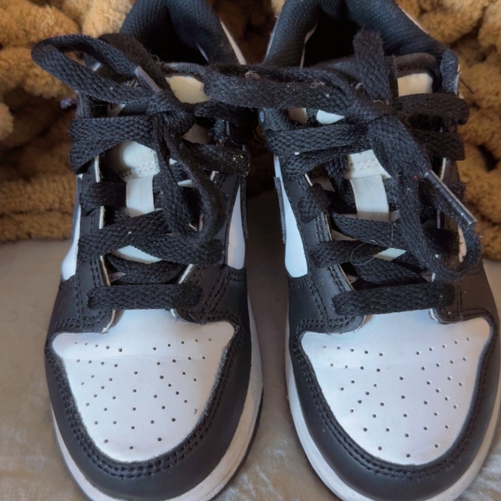 Nike - Picture 3 of 4